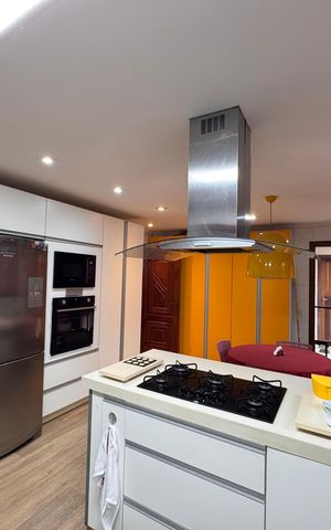 Casa de condomínio à venda com 400m², 6 quartos e 1 vaga Casa de condomínio à venda com 400m², 6 quartos e 1 vagaCozinha