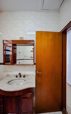 Casa à venda com 160m², 4 quartos e sem vagaBanheiro social