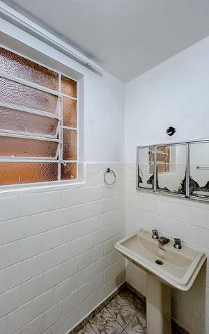 Casa à venda com 160m², 4 quartos e sem vagaBanheiro social - Casa 2