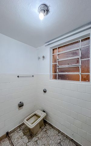 Casa à venda com 160m², 4 quartos e sem vagaBanheiro social - Casa 2