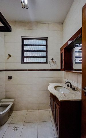 Casa à venda com 160m², 4 quartos e sem vagaBanheiro social
