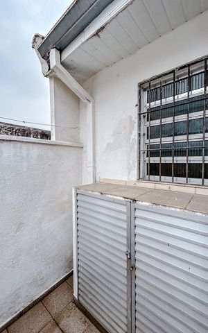 Casa à venda com 160m², 4 quartos e sem vagaÁrea externa