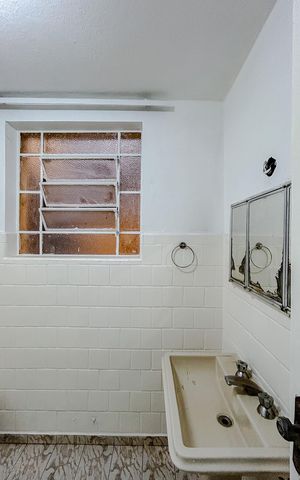 Casa à venda com 160m², 4 quartos e sem vagaBanheiro social - Casa 2