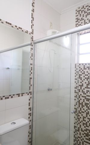 Casa de condomínio para alugar com 130m², 3 quartos e 2 vagasBanheiro Social