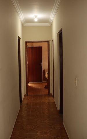 Casa à venda com 250m², 4 quartos e 4 vagasCorredor