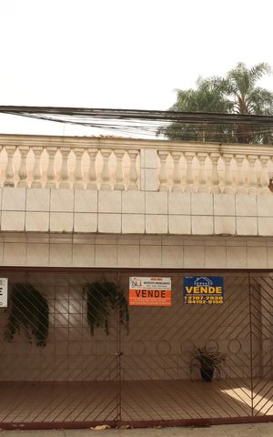 Casa à venda com 250m², 4 quartos e 4 vagasFachada