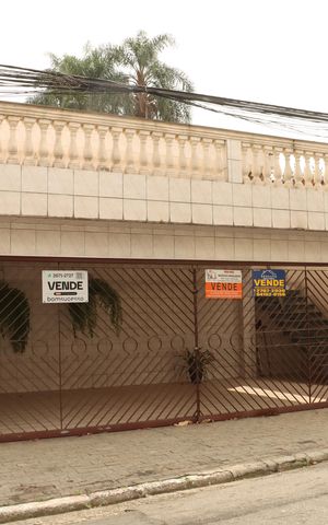 Casa à venda com 250m², 4 quartos e 4 vagasFachada
