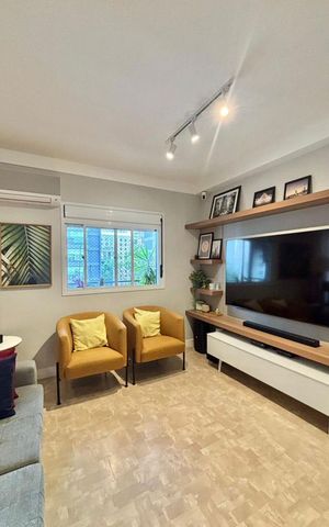 Apartamento à venda com 126m², 3 quartos e 2 vagas Apartamento à venda com 126m², 3 quartos e 2 vagasSala