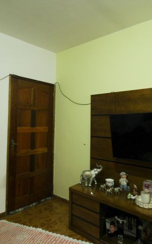 Casa à venda com 133m², 4 quartos e 2 vagasCasa 1
