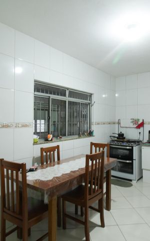 Casa à venda com 133m², 4 quartos e 2 vagasCasa 1
