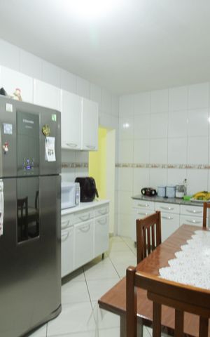 Casa à venda com 133m², 4 quartos e 2 vagasCasa 1