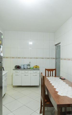 Casa à venda com 133m², 4 quartos e 2 vagasCasa 1