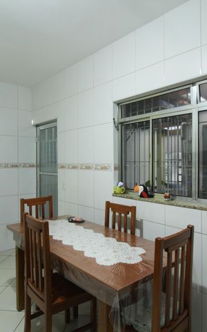 Casa à venda com 133m², 4 quartos e 2 vagasCasa 1