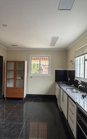 Casa de condomínio para alugar com 269m², 3 quartos e 4 vagas