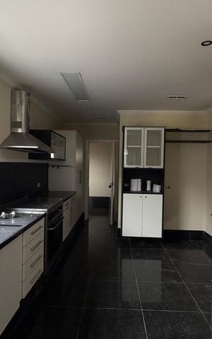 Casa de condomínio para alugar com 269m², 3 quartos e 4 vagas
