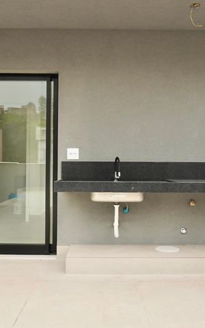 Apartamento à venda com 184m², 3 quartos e 4 vagas Apartamento à venda com 184m², 3 quartos e 4 vagasVaranda 2 da Cobertura