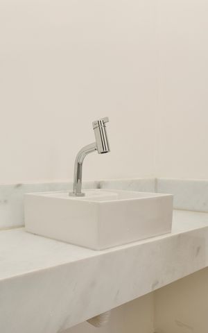 Apartamento à venda com 184m², 3 quartos e 4 vagas Apartamento à venda com 184m², 3 quartos e 4 vagasBanheiro das Semi-suítes