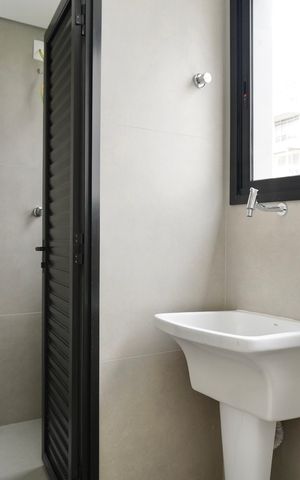 Apartamento à venda com 184m², 3 quartos e 4 vagas Apartamento à venda com 184m², 3 quartos e 4 vagasCozinha e Área de Serviço