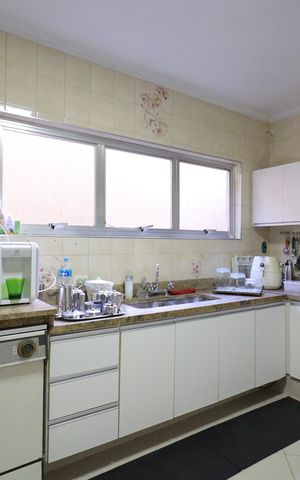 Casa à venda com 282m², 5 quartos e 2 vagasCozinha
