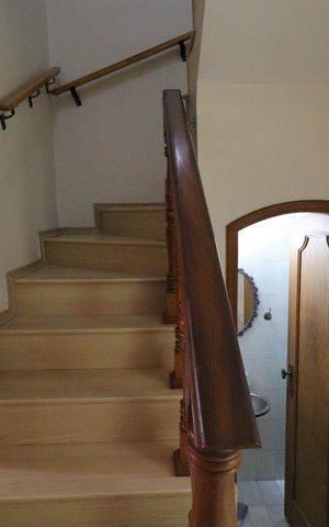 Casa à venda com 282m², 5 quartos e 2 vagasEscada