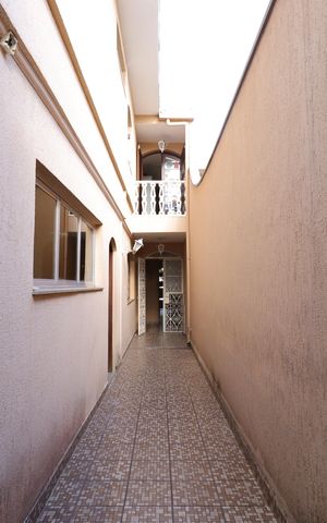 Casa à venda com 282m², 5 quartos e 2 vagasCorredor Externo