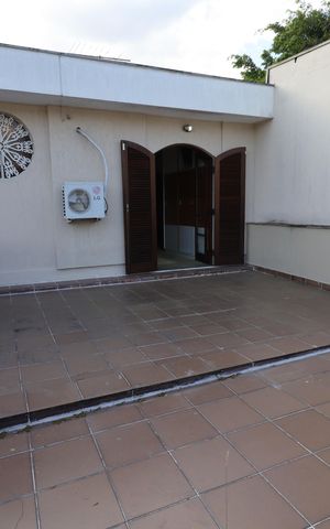 Casa à venda com 282m², 5 quartos e 2 vagasSuíte 1 - Varanda