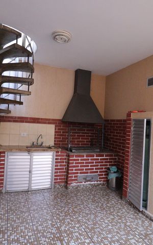 Casa à venda com 282m², 5 quartos e 2 vagasChurrasqueira