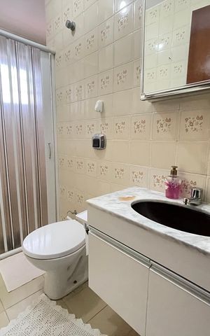 Casa à venda com 132m², 4 quartos e 2 vagasBanheiro 1