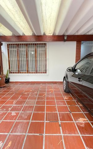 Casa à venda com 132m², 4 quartos e 2 vagasGaragem