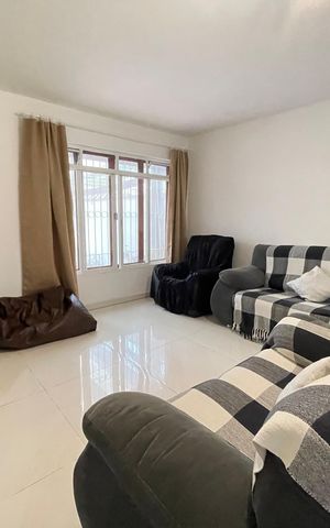 Casa à venda com 132m², 4 quartos e 2 vagasSala