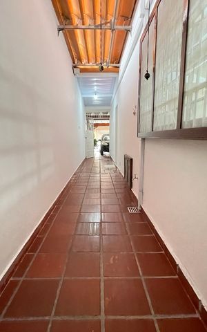 Casa à venda com 132m², 4 quartos e 2 vagasCorredor lateral