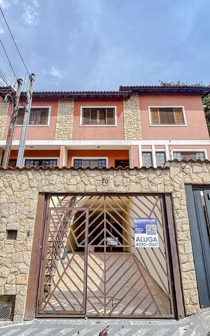 Casa para alugar com 158m², 3 quartos e 3 vagasFachada com Plaquinha