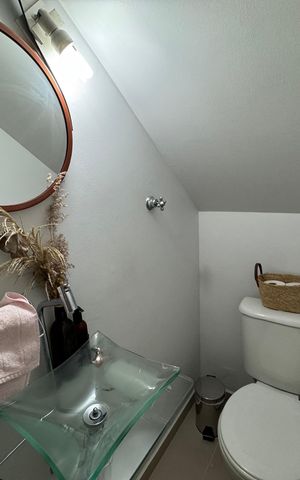 Casa de condomínio à venda com 65m², 2 quartos e 2 vagasLavabo