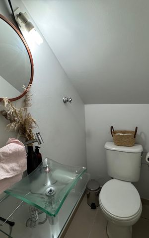 Casa de condomínio à venda com 65m², 2 quartos e 2 vagasLavabo
