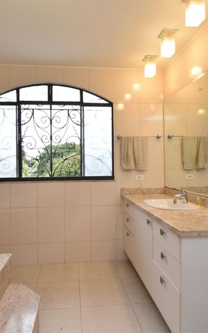 Casa para alugar com 650m², 5 quartos e 5 vagasBanheiro da Suíte