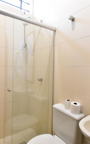Casa para alugar com 650m², 5 quartos e 5 vagasBanheiro de serviço