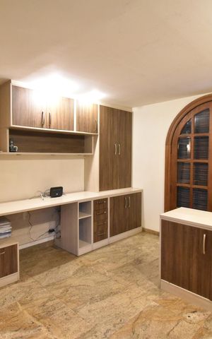 Casa para alugar com 650m², 5 quartos e 5 vagasEscritório