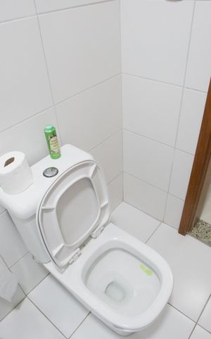 Casa de condomínio à venda com 232m², 4 quartos e 3 vagasBanheiro da Suíte 2