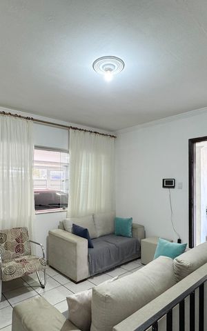 Casa à venda com 185m², 3 quartos e 2 vagas Casa à venda com 185m², 3 quartos e 2 vagasSala