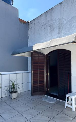 Casa à venda com 185m², 3 quartos e 2 vagas Casa à venda com 185m², 3 quartos e 2 vagasSacada