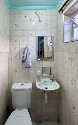 Casa à venda com 185m², 3 quartos e 2 vagas Casa à venda com 185m², 3 quartos e 2 vagasLavabo
