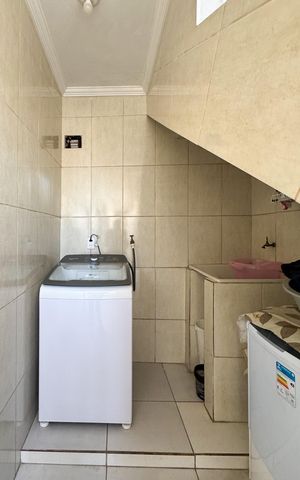 Casa à venda com 185m², 3 quartos e 2 vagas Casa à venda com 185m², 3 quartos e 2 vagasÁrea de Serviço