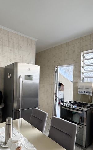 Casa à venda com 185m², 3 quartos e 2 vagas Casa à venda com 185m², 3 quartos e 2 vagasCozinha