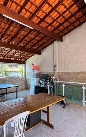 Casa à venda com 185m², 3 quartos e 2 vagas Casa à venda com 185m², 3 quartos e 2 vagasÁrea - Churrasqueira