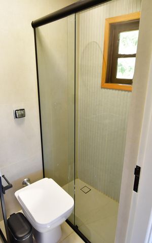 Casa de condomínio para alugar com 180m², 3 quartos e 3 vagasBanheiro Suíte