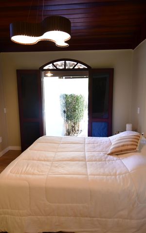 Casa de condomínio para alugar com 180m², 3 quartos e 3 vagasQuarto 2 - Suíte