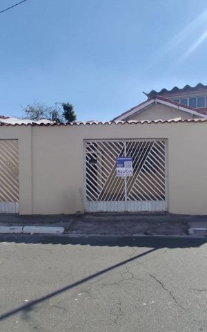 Casa para alugar com 48m², 1 quarto e 1 vaga Casa para alugar com 48m², 1 quarto e 1 vagaFachada