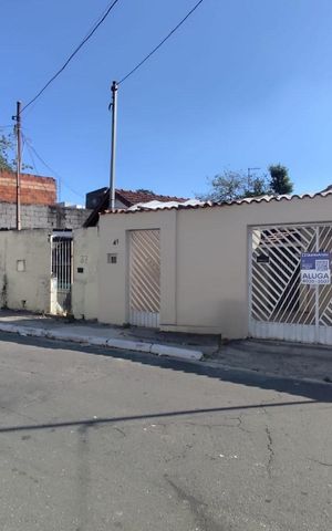 Casa para alugar com 48m², 1 quarto e 1 vaga Casa para alugar com 48m², 1 quarto e 1 vagaFachada