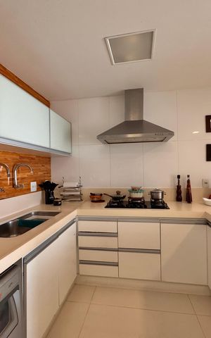 Apartamento à venda com 364m², 4 quartos e 3 vagas Apartamento à venda com 364m², 4 quartos e 3 vagasCozinha e Área de Serviço