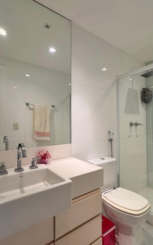 Apartamento à venda com 364m², 4 quartos e 3 vagas Apartamento à venda com 364m², 4 quartos e 3 vagasBanheiro da Suíte 1